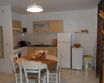 3 furnished accommodation for curists or holidaymakers -discover the Haute Saintonge region - Ozillac - Restaurante