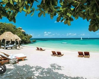 Beautiful 1-Bed House in Old Harbour gated - Old Harbour - Beach
