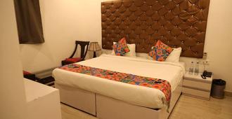 Farmhouse Inn - New Delhi - Bedroom