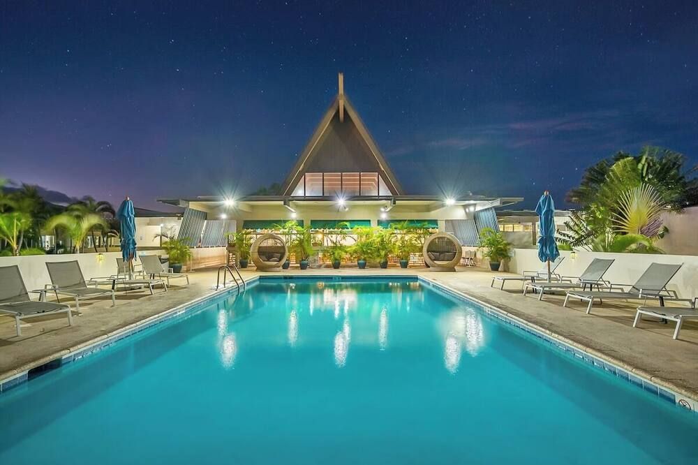 Refreshing Kahului Stay: Outdoor Pool & Breakfast by the Beach | Garden View Roo - Kahului - Pool