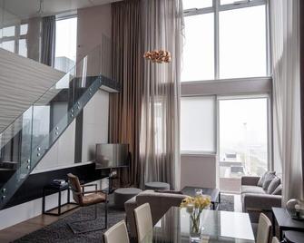 Stunning 3 Bed Penthouse in West End - Glasgow - Living room