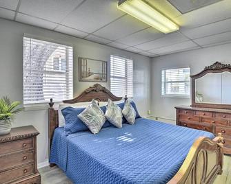 Serene Daytona Beach House with Private Yard! - Daytona Beach - Bedroom