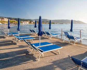โรงแรมโมเรสโก - Diano Marina - ชายหาด
