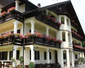 Haus Rosenauer Zimmer & Ferienwohnungen - Nussdorf am Attersee - Building