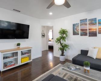 3 Bedroom House - Fire Pit Table Bbq - 10 Guests - La Mesa - Living room