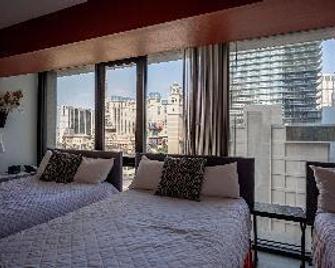 Suites at Jockey Club (No Resort Fee) - Paradise - Habitación