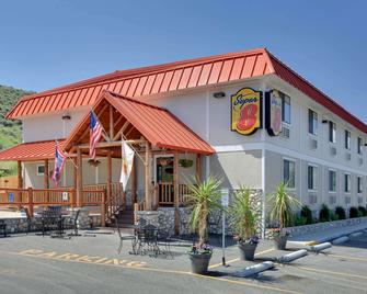 Super 8 by Wyndham Cody - Cody - Rakennus