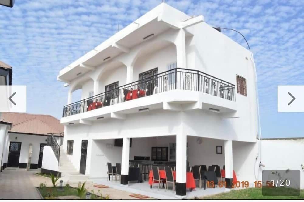 sukuta nema guest house - באנג'ול - בניין