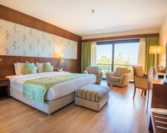 Korineum Golf & Beach Resort - Girne - Yatak Odası