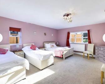 Lovely Rural Escape - Grimsby - Bedroom