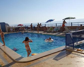 Hotel Apartamento Praia Azul - Silveira - Pool