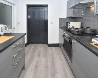 Townhouse @ 101 Lord Street Crewe - Crewe - Kitchen