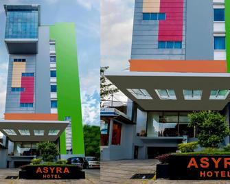 Capital O 472 Hotel Asyra - Makassar - Gebouw