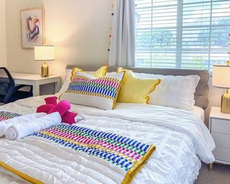 Enchanted Gem near to Ontario Mills & Toyota Arena - Ontario - Bedroom