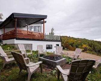 The Arial cottage, spectacular view and Spa - La Malbaie - Patio