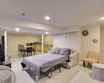 Studio 2 Mi to South Boston Speedway - South Boston - Habitación