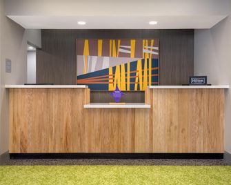 Spark by Hilton Toronto Airport - Toronto - Front desk