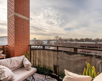 Spacious 3-bedroom corporate condo in wonderful North Kenwood in Hyde Park - Chicago