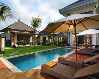 Lebak Bali Residence - North Kuta - Piscina