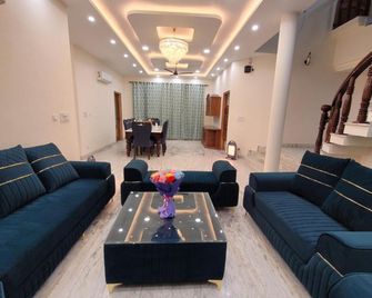 Regalia Home Sapphire Stay - Jammu - Lounge