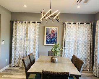 Green Lake 1st Line Home A with Central Air Conditioners - Seattle - Dining room