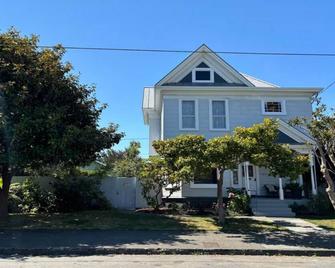 The Carriage House - Eureka - Edificio