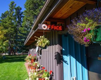 Mountain Pine Motel - East Glacier Park