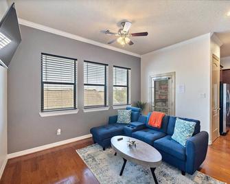 Near Dt, Heights, Washington Wifi Games Bbq - Houston - Vardagsrum