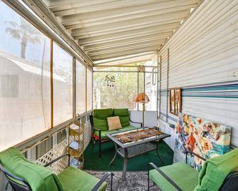 Yuma Getaway with Pool Access, 5 Mi to Lutes Casino! - Yuma - Living room