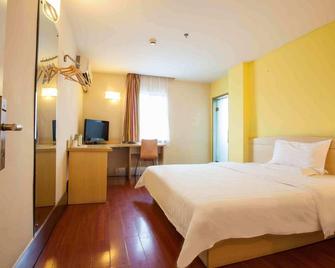 7Days Inn Wuhan Shengguandu Haining Leather City - Wuhan - Bedroom