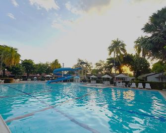 Hotel Los Puentes Comfacundi - Girardot - Zwembad