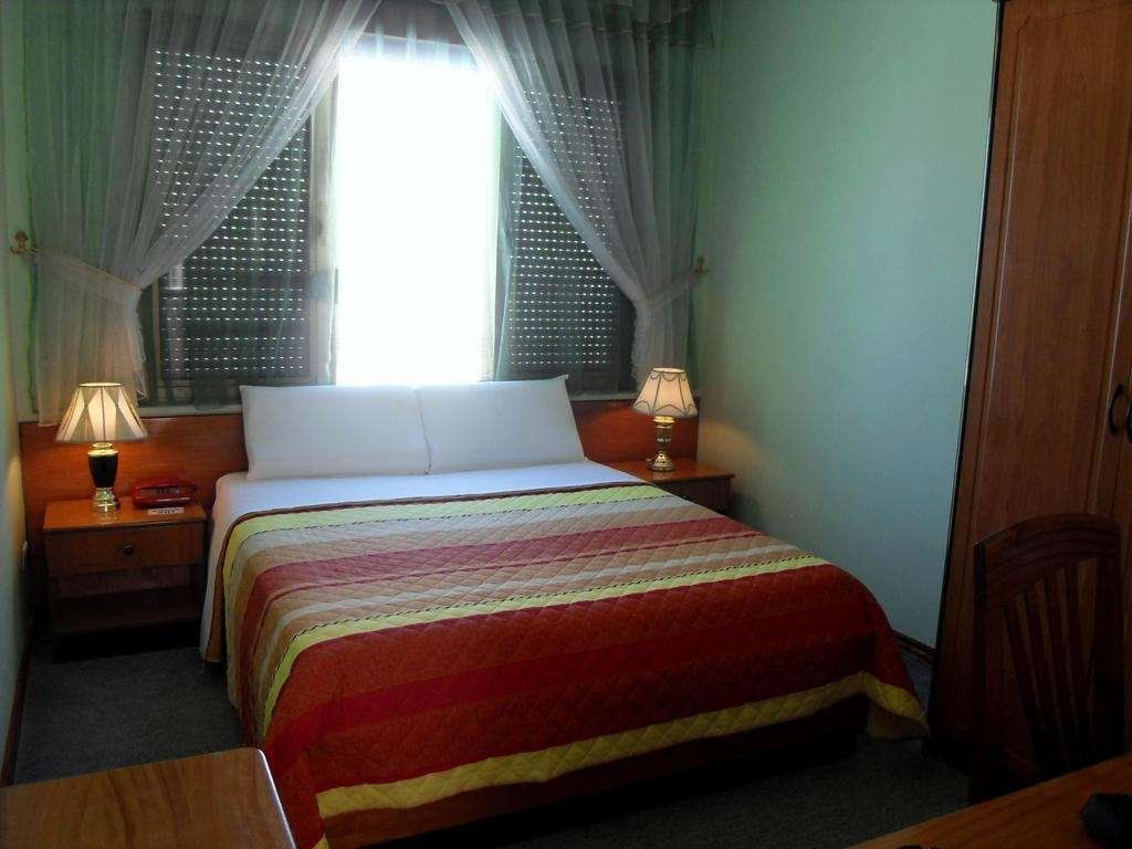 هوتل كروجا - تيرانا - غرفة نوم