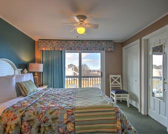 Colonial Acres Resort - West Yarmouth - Bedroom
