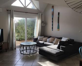 Holiday house between beach and dunes in unspoilt natural site. - Saint-Germain-sur-Ay - Sala de estar