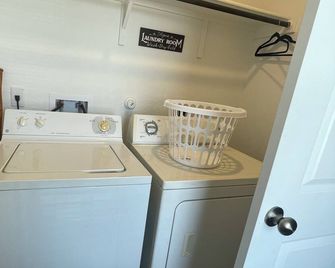 Room for rent 1-bedroom in newly built home in beautiful San Antonio. - San Antonio - Wasserette