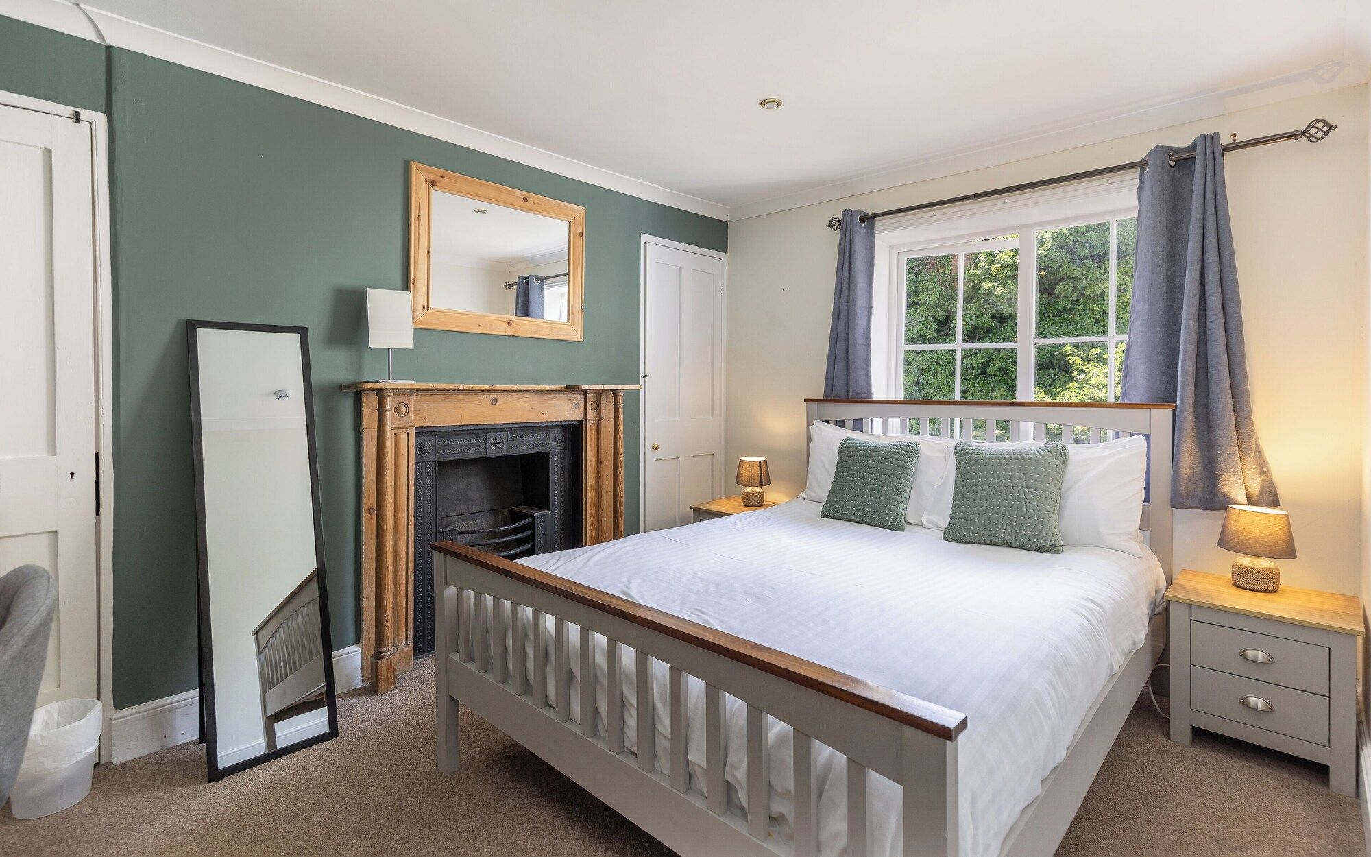Hewitt's Restaurant & Rooms - Newport