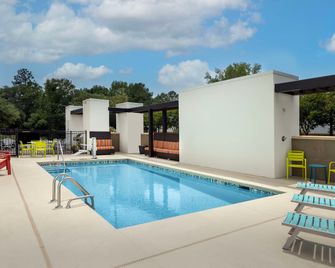 Home2 Suites by Hilton Charleston Airport Convention Center, SC - נורת' צ'רלסטון - בריכה