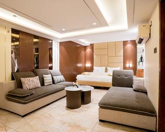Oriva Vinflora Residency - Nr LV Prasad Hospital Banjara Hills - Hyderabad - Bedroom