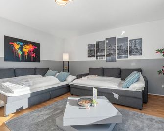 Premium - 12 people - fully equipped - 2 min Central Station - Duisburgo - Sala de estar