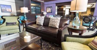 Drury Inn & Suites Atlanta Airport - Atlanta - Olohuone