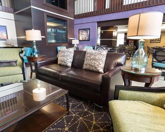 Drury Inn & Suites Atlanta Airport - Atlanta - Living room