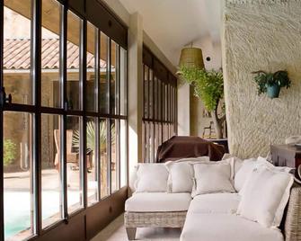 Château Latour Segur Suites & Spa - Lussac - Living room