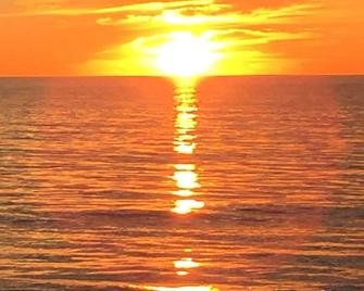 Sea Colony Close to Tennis/Fitness/Shuttle Charming 2 Bedrooms Plus Loft - Bethany Beach - Beach