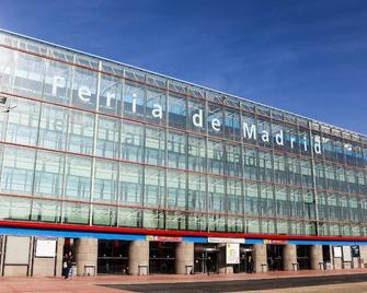 Hostal Emilio Barajas - Madrid - Building