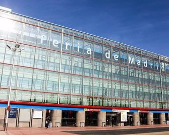 Hostal Emilio Barajas - Madrid - Edificio