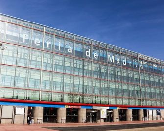 Hostal Emilio Barajas - מדריד - בניין