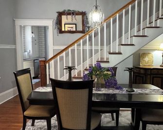 The Wisteria House invites you to relax and enjoy! - Shelby - Comedor
