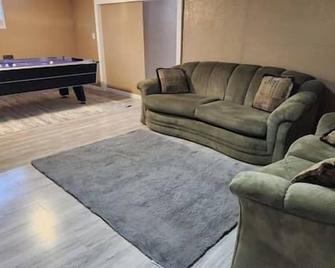 place to rest - Spokane Valley - Living room