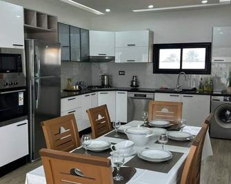 Tehani Guest House, a cozy holiday villa. - Djerba Ajim - Cuisine