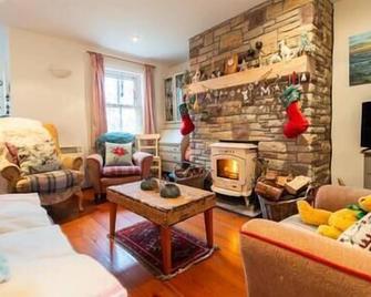 Orchard Cottage - دينغل - غرفة معيشة